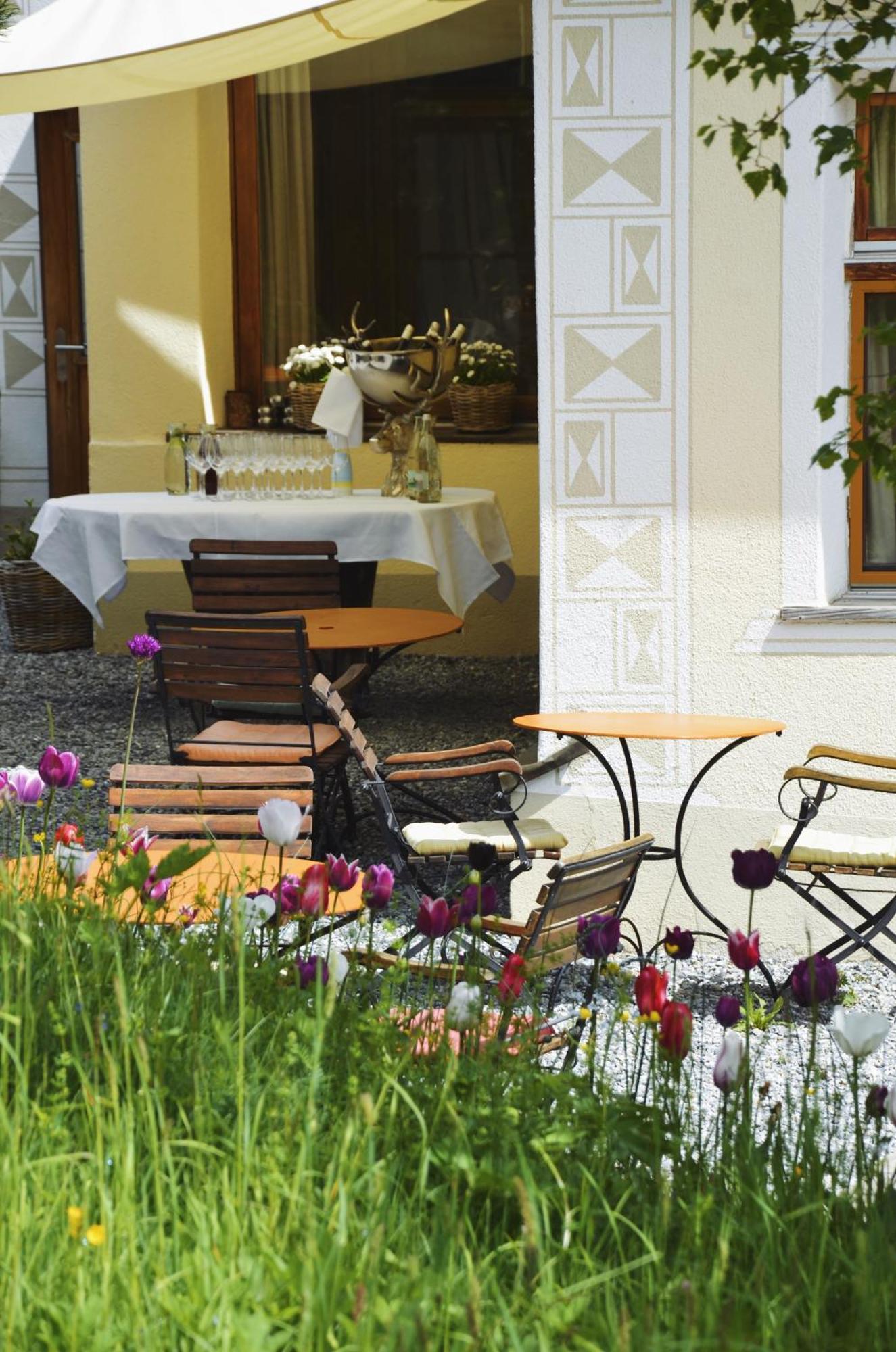 Hotel Veduta Cinuos-Chel Buitenkant foto