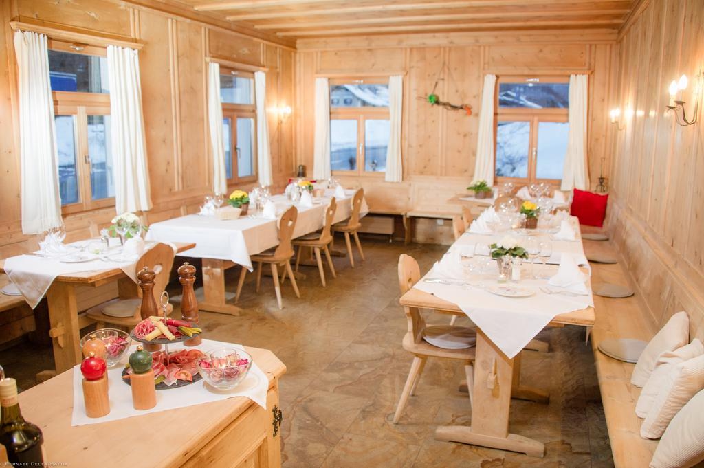 Hotel Veduta Cinuos-Chel Buitenkant foto