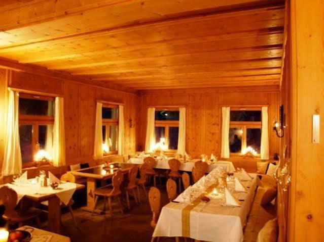 Hotel Veduta Cinuos-Chel Buitenkant foto
