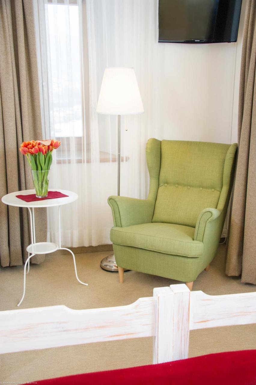 Hotel Veduta Cinuos-Chel Buitenkant foto