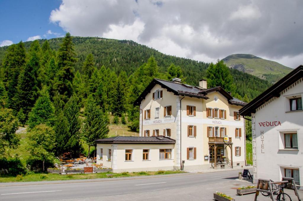 Hotel Veduta Cinuos-Chel Buitenkant foto